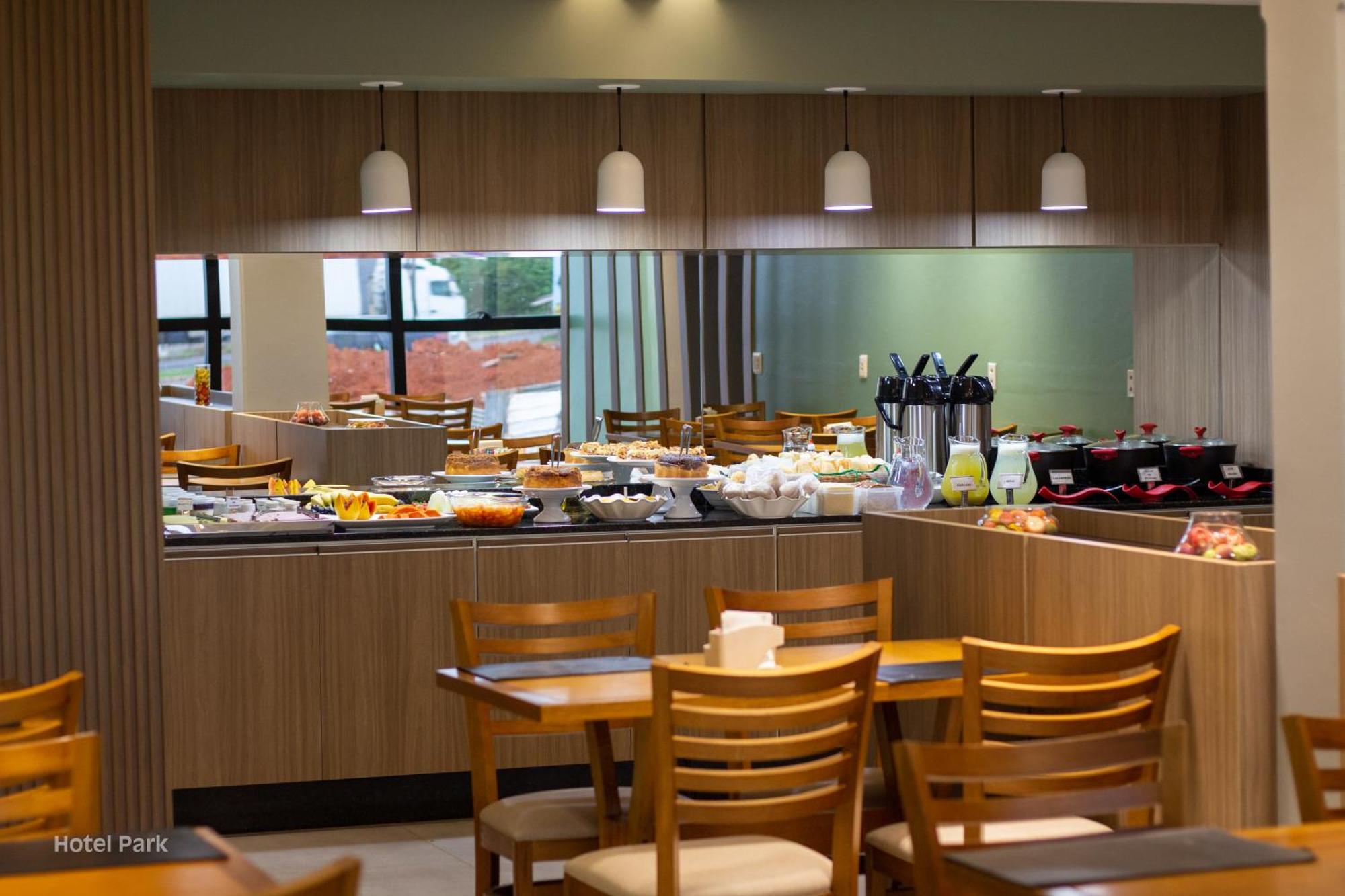 Hotel Park Valparaiso de Goias 외부 사진